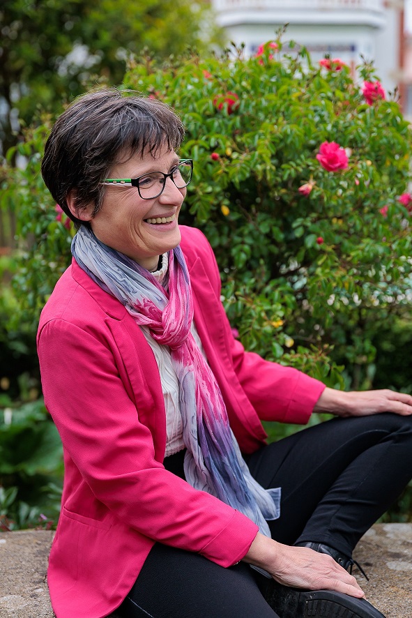 Je suis Stéphanie Chauvet magnétiseur, hypnotiseur et énergéticien. Je vous accueille Sur Trémuson ou à Distance